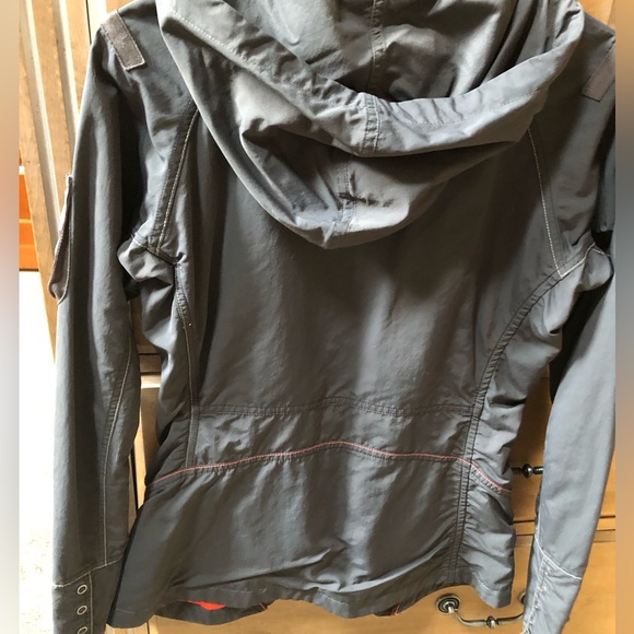 Mountain Hardware Jacket - 8 - Picture 7 of 9